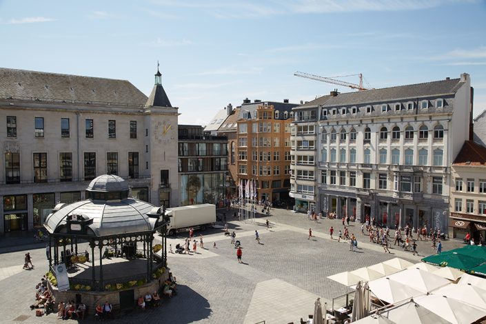 Markt Oostende Hotel Ambassadeur ligt ideaal op de markt van Oostende vlakbij het strand en de winkelstraten. Ruime moderne kamers. Visrestaurant Arno’s met ruim zonnig terras. Ontbijtbuffet met cava. Oostende de stad aan zee